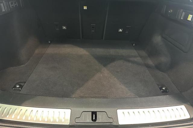 Land Rover Range Rover Velar image 3
