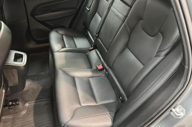 Volvo Xc60 image 2