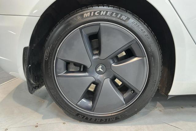 Tesla Model 3 image 6