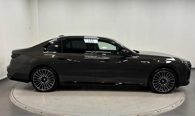 Bmw Série 7 image 8