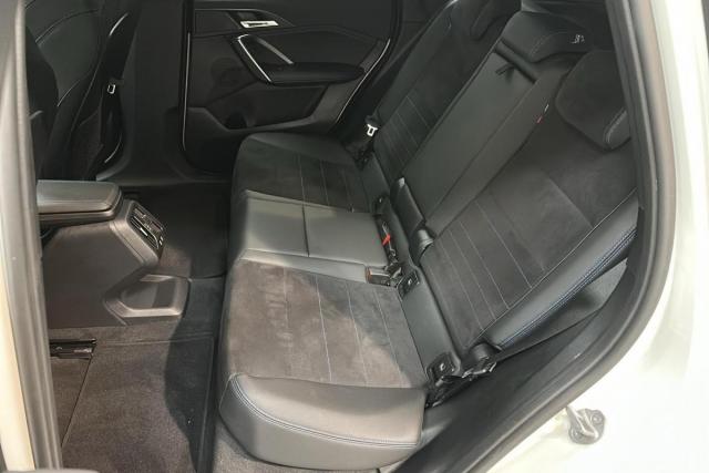 Bmw Ix1 image 3