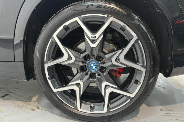 Bmw Ix2 image 6