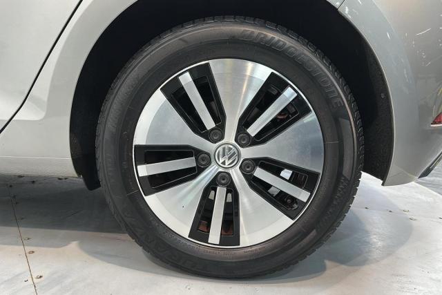 Volkswagen Golf image 7