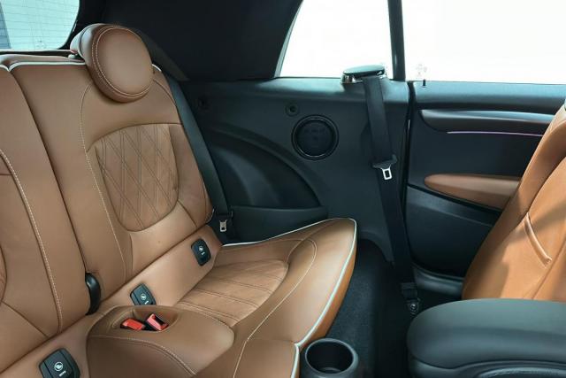Mini Cabrio image 7