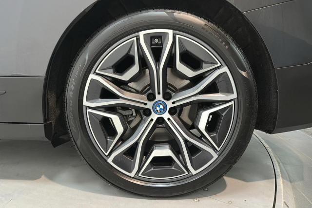 Bmw Ix image 7