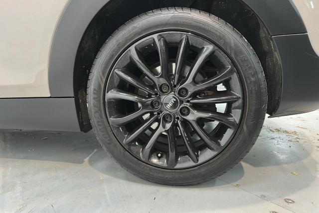 Mini Clubman image 5