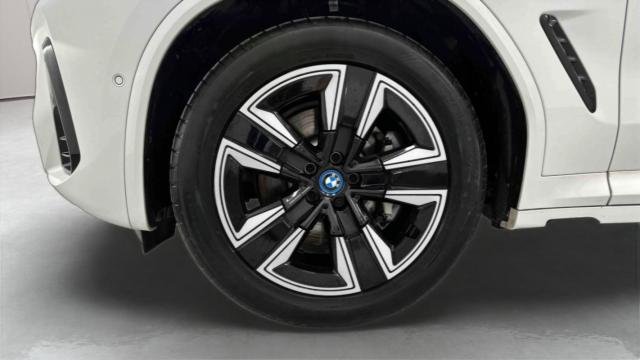 Bmw Ix3 image 8