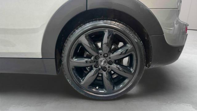 Mini Clubman image 2