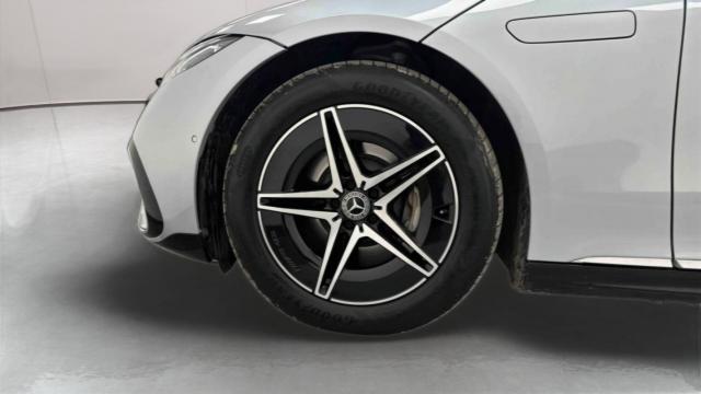 Mercedes Benz Eqs image 6