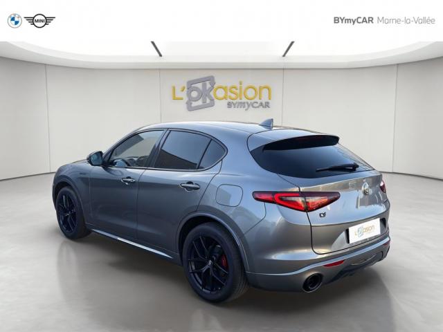Alfa Romeo Stelvio image 5
