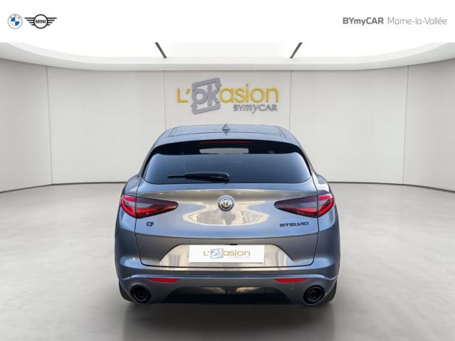 Alfa Romeo Stelvio image 8
