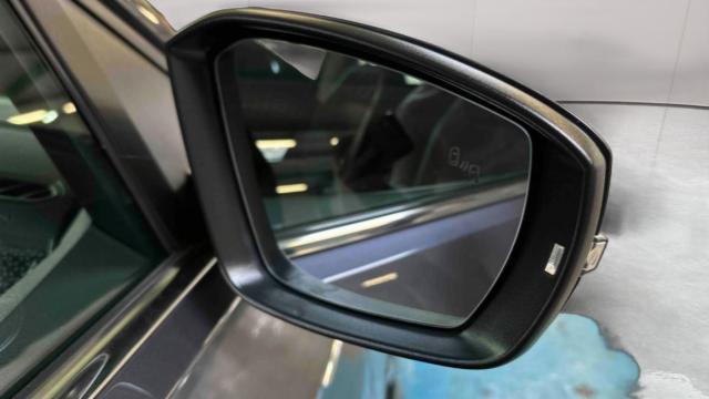 Volkswagen T-Cross image 2