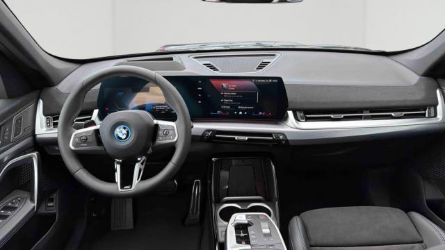 Bmw Ix1 image 2
