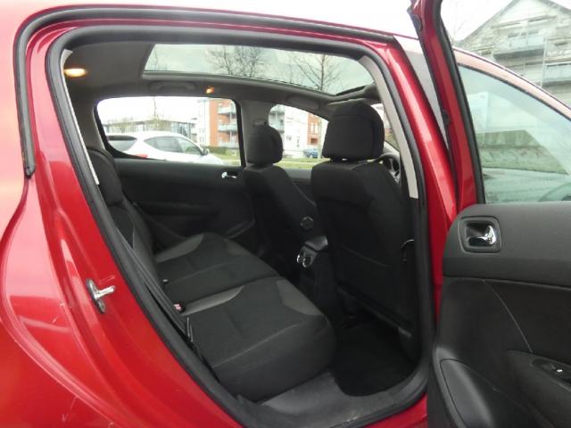 Peugeot 308 image 1