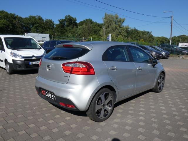 Kia Rio image 7