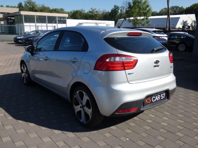 Kia Rio image 3