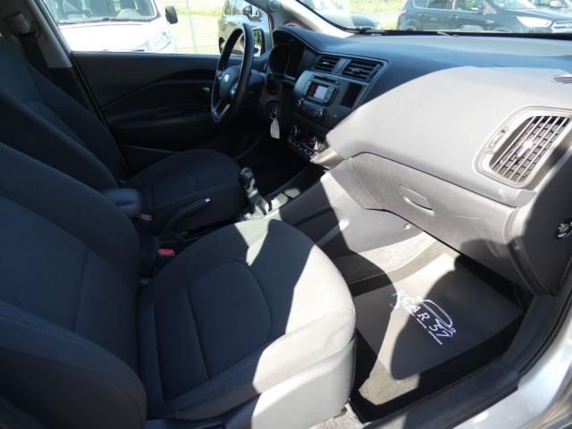 Kia Rio image 6