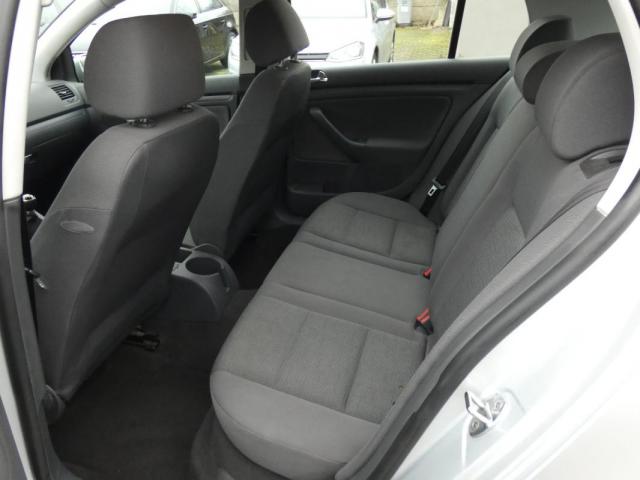 Volkswagen Golf image 9