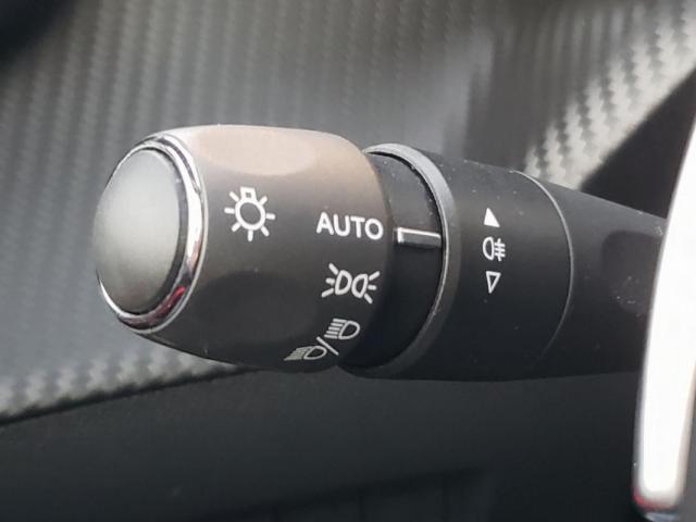 Peugeot 2008 image 8