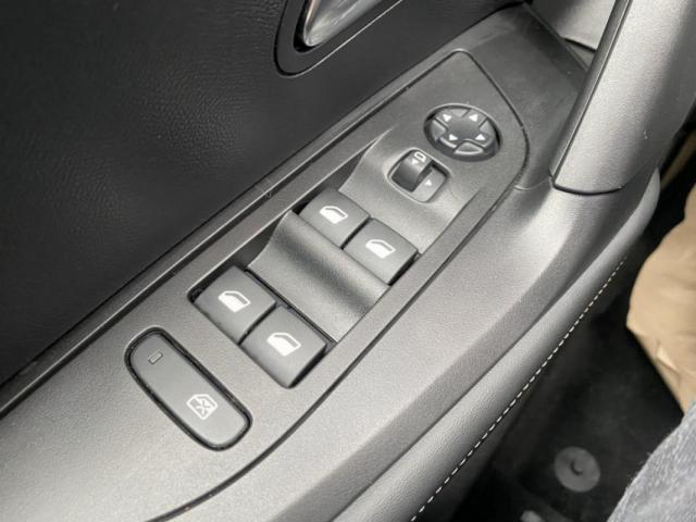 Peugeot 2008 image 7