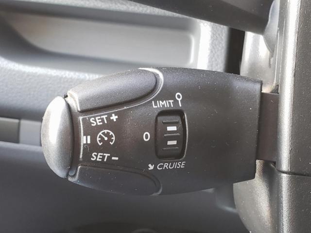 Peugeot Expert image 2