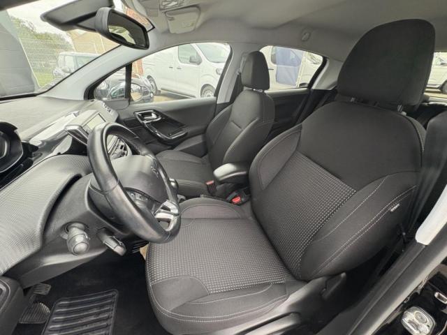 Peugeot 208 image 1