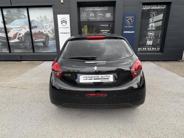 Peugeot 208 image 6