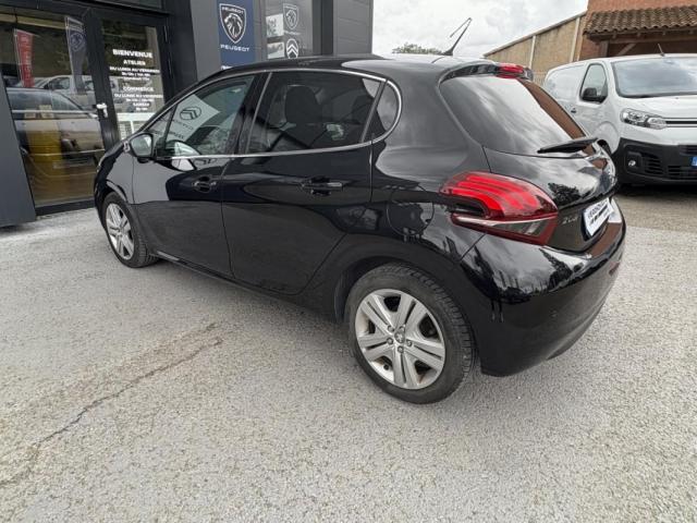 Peugeot 208 image 3