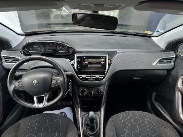 Peugeot 2008 image 3