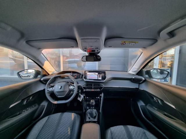 Peugeot 208 image 8