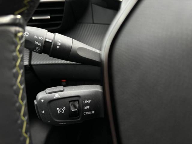 Peugeot 208 image 7