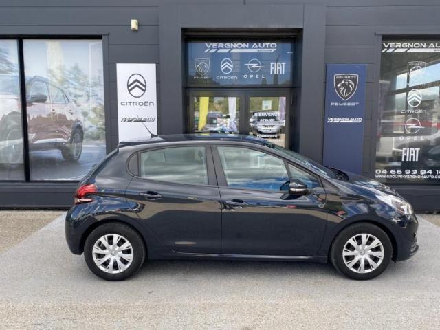 Peugeot 208 image 9