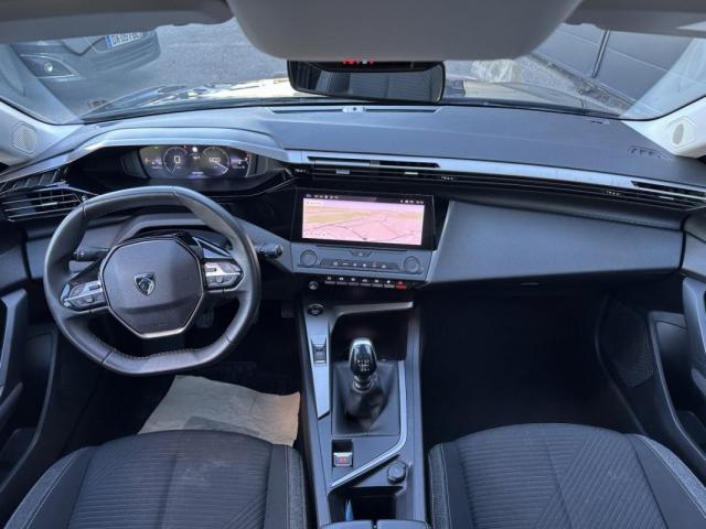 Peugeot 308 image 2
