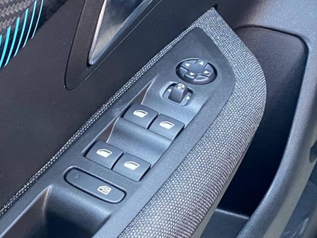 Peugeot 208 image 7