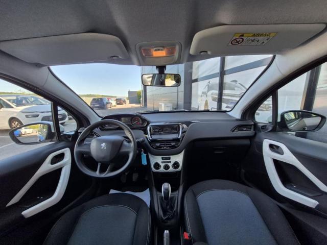 Peugeot 208 image 8