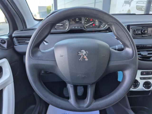 Peugeot 208 image 2
