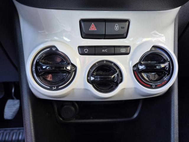 Peugeot 208 image 7