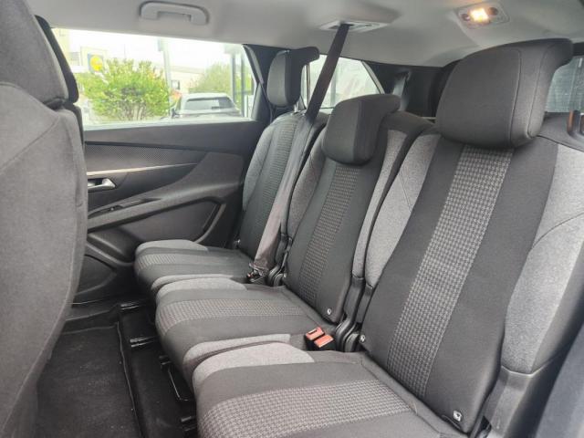 Peugeot 5008 image 1