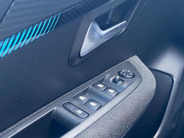 Peugeot E-208 image 9