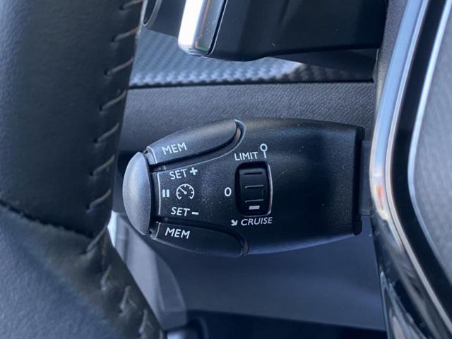 Peugeot 208 image 8