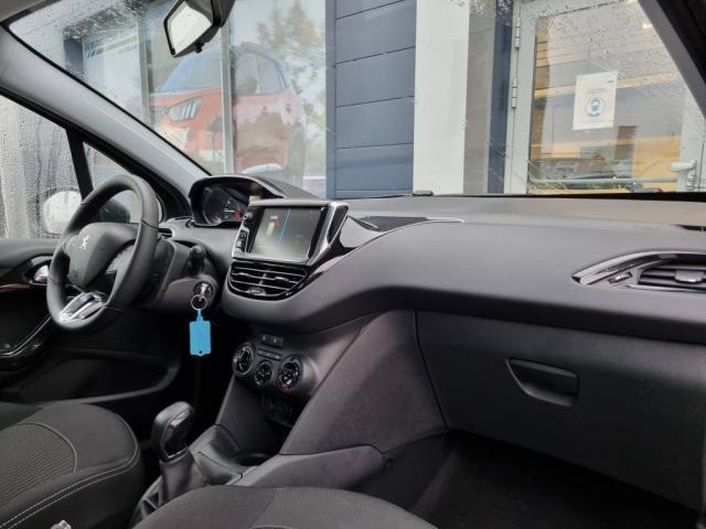 Peugeot 208 image 6