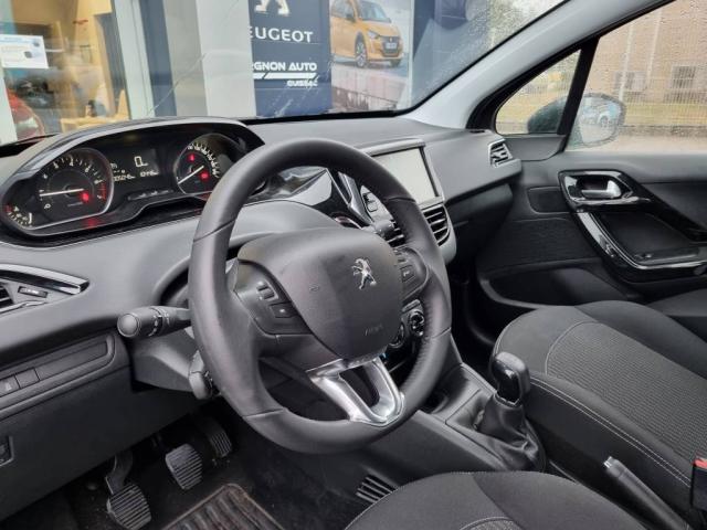Peugeot 208 image 3