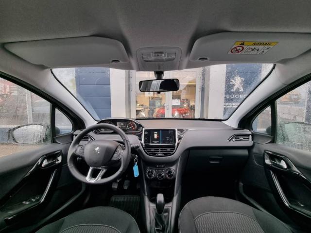 Peugeot 208 image 8