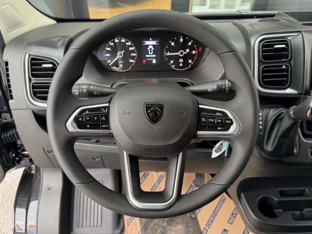 Peugeot Boxer image 1