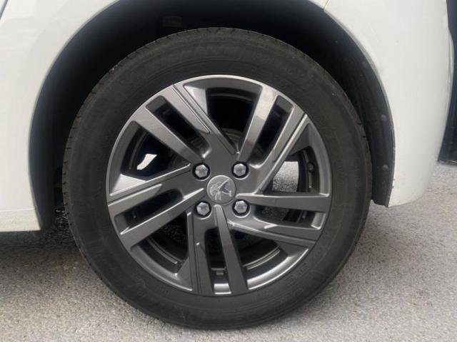 Peugeot 208 image 2