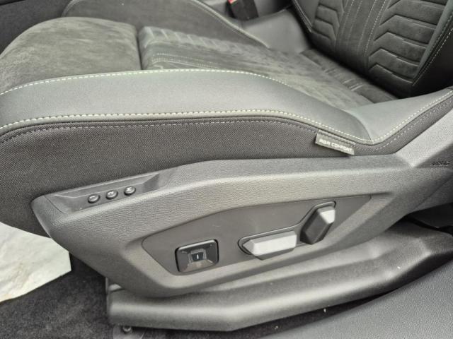 Peugeot 3008 image 2