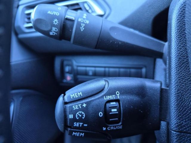Peugeot 308 image 2