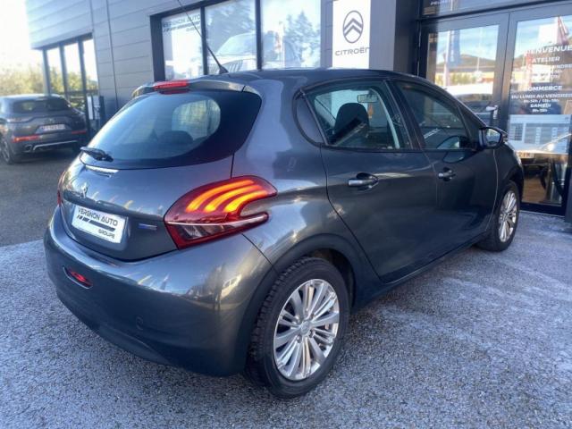 Peugeot 208 image 9