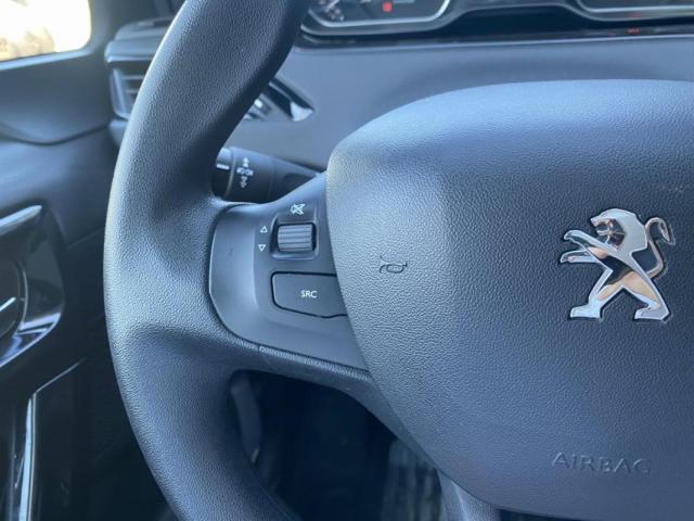 Peugeot 208 image 6