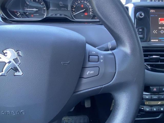 Peugeot 208 image 1
